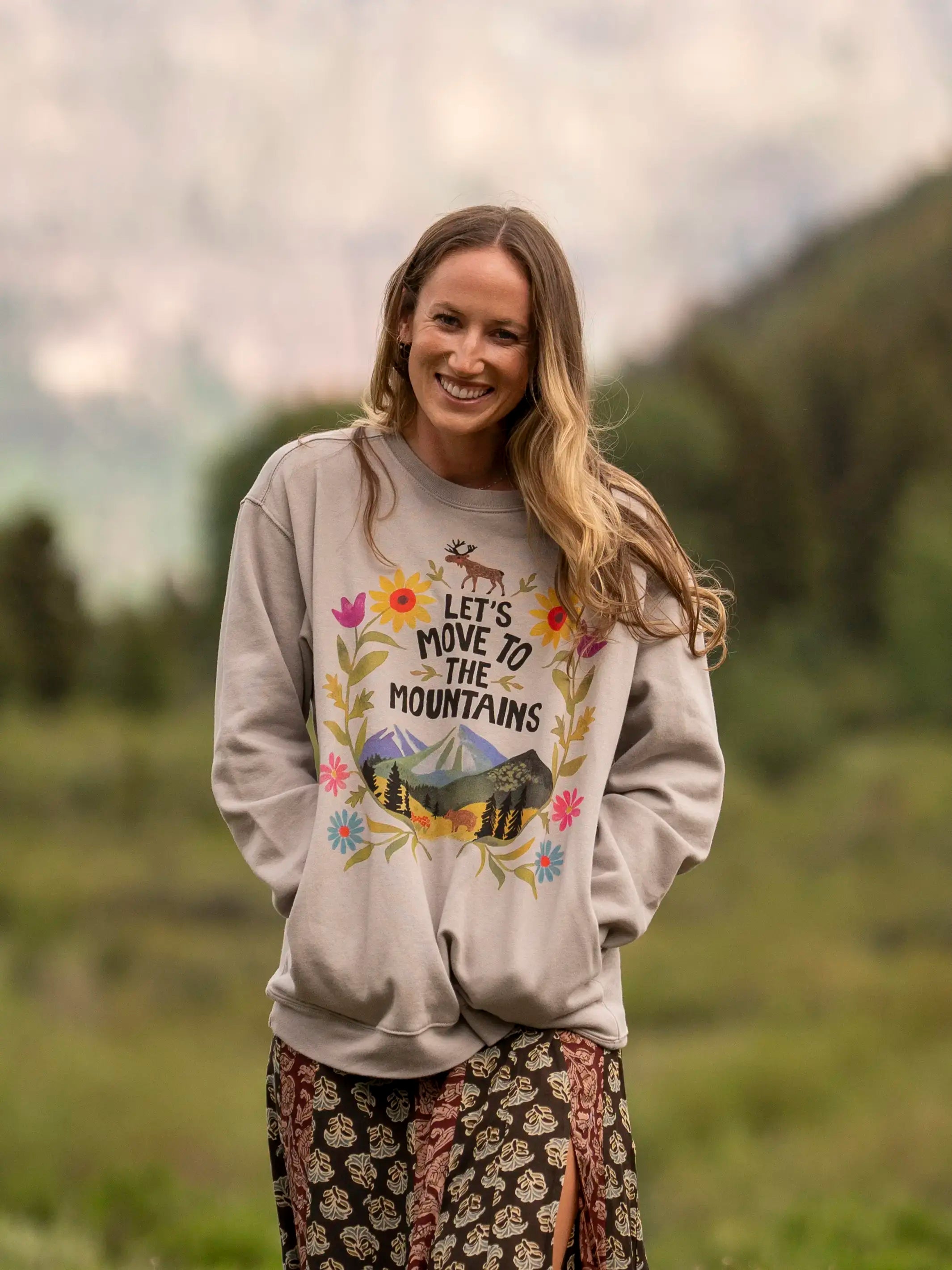 Comfy Pocket Sweatshirt - Let's Move To The Mountains Hoodie with Cropped Fit Short Trendy