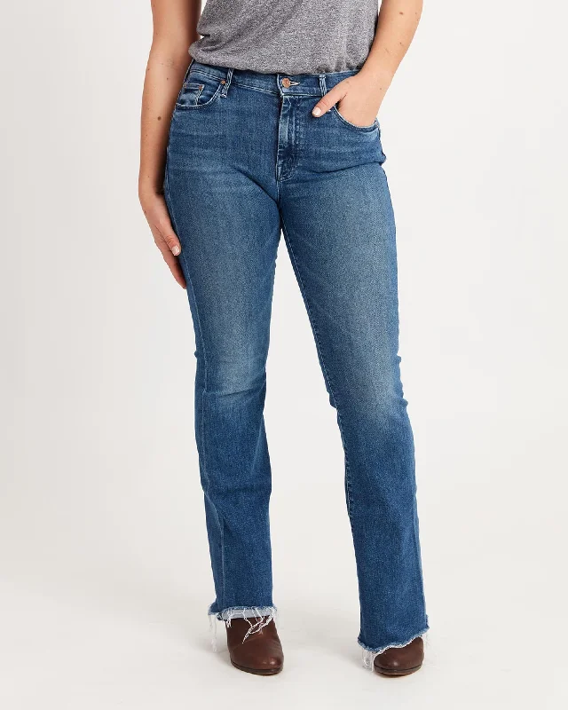 The Weekender Fray Flared Jeans Stylish High-Waisted Denim